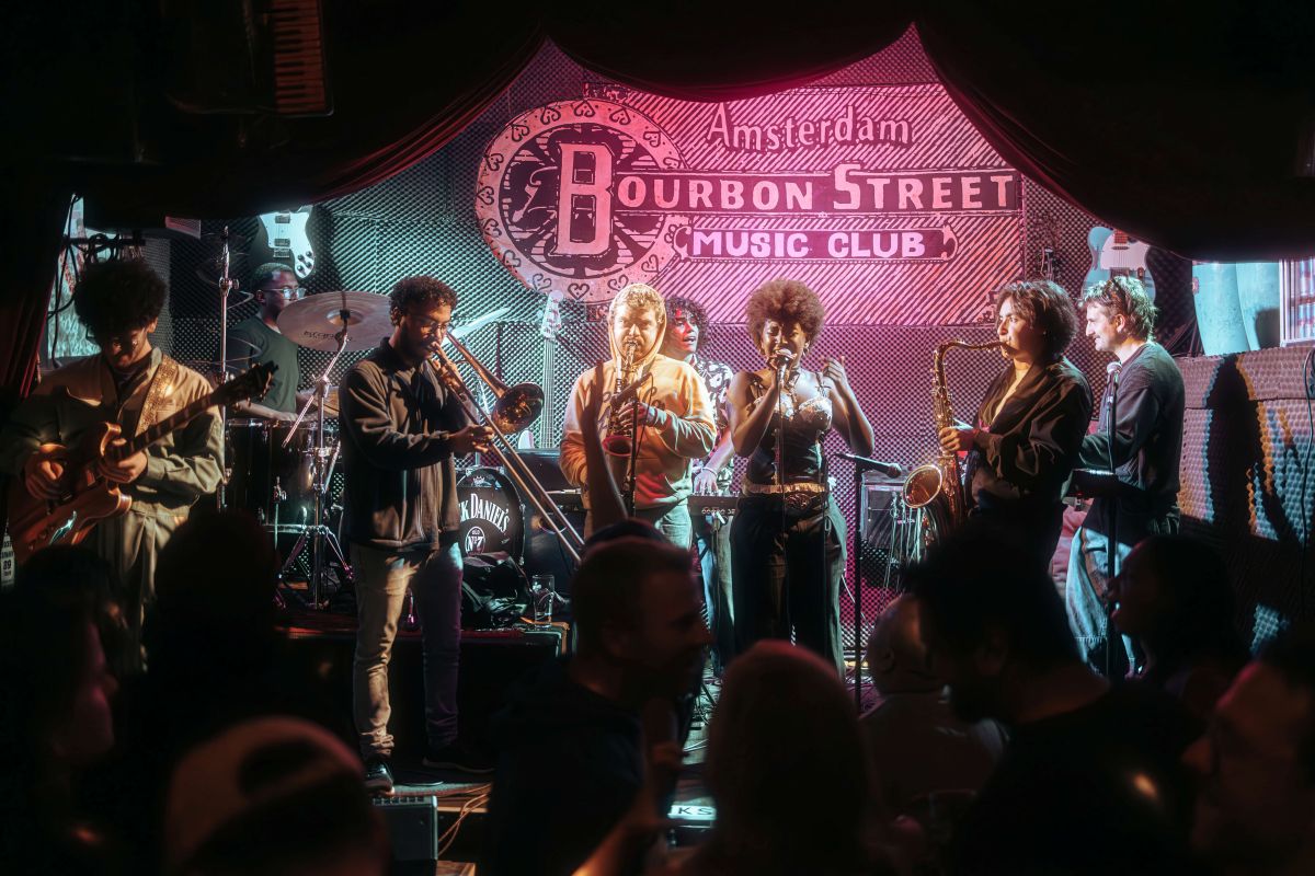 KITTY'S GROOVE PARTY